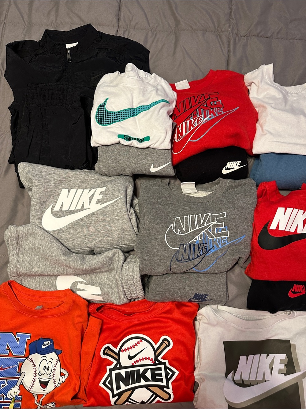 Huge Nike size 6/6t sweat lot